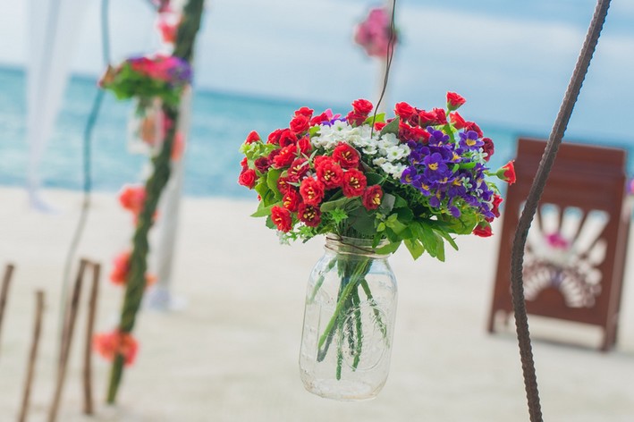 vaso suspenso de vidro com flores