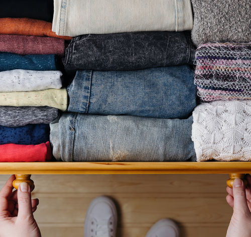 Como organizar gavetas de roupas: 10 dicas para arrasar