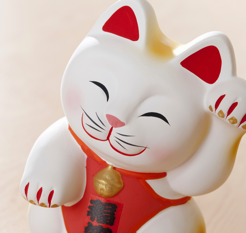 boneco de maneki neko