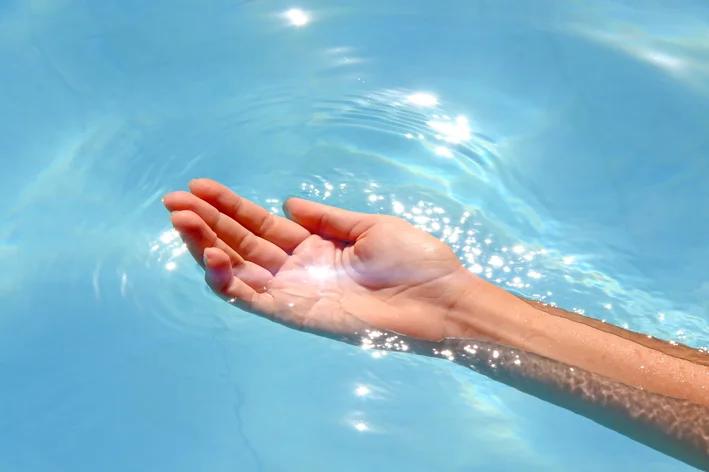 como limpar piscina verde