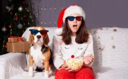 cão e tutora brincando de quiz-filme-de-natal-com-cachorro