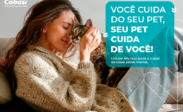 tutora com seu animal de estimção cuidadno da saúde mental