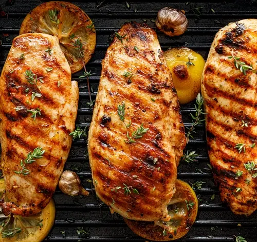 três filés de frango assado